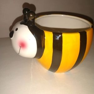 Bee Planter so cute and great gift.
